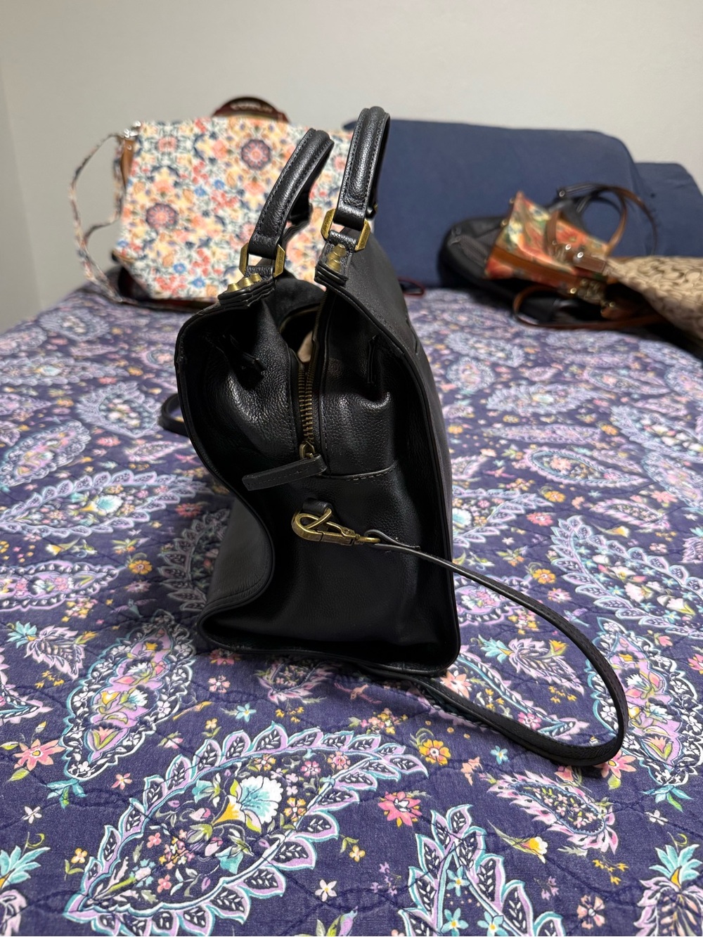 C & C company Black Crossbody Handbag - Picture 2 of 7